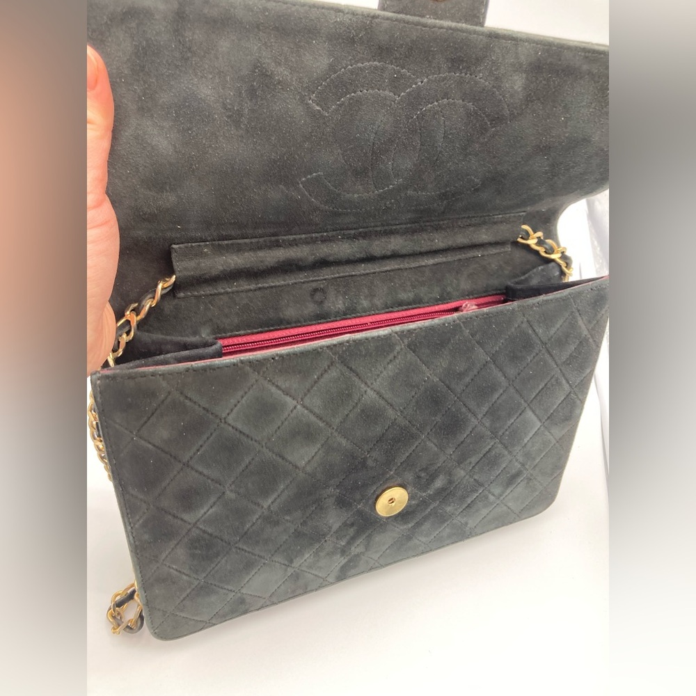 CHANEL QUILTED BLACK GOLD MATELASSE CC SUEDE SINGLE FLAP SHOULDER BAG WITH COA - Picture 5 of 15